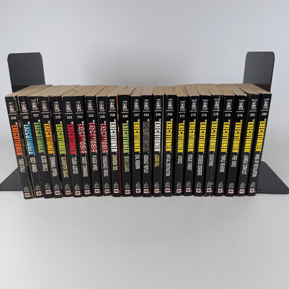 Vintage Don Pendleton Pinnacle Novels PB Lot 1970s The Executioner LOT OF 23 USA